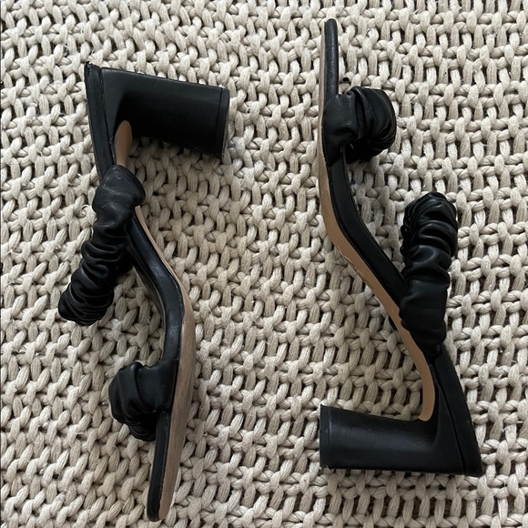 Express Black Ruched Strap Sandals - Picture 4 of 5